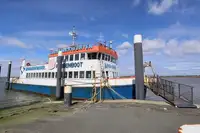 Круизен кораб за продажба