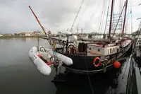 Яхта за продажба