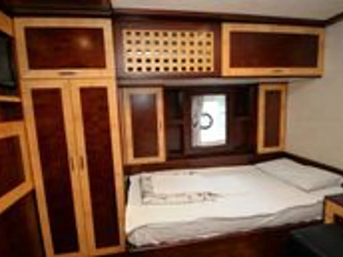 Яхта за продажба