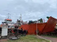 Хладилен кораб за продажба