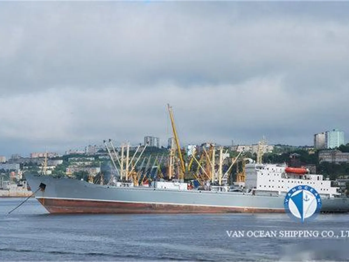 Хладилен кораб за продажба