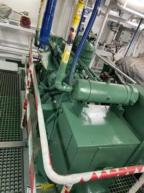 Хладилен кораб за продажба