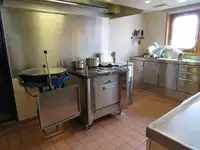 Тралер с мрежа за продажба