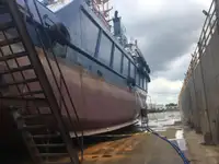 Хладилен кораб за продажба