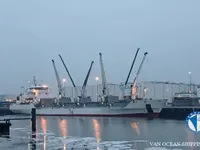 Хладилен кораб за продажба