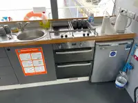 Контейнеровоз за продажба