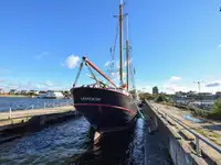 Кораб за ресторант за продан