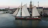 Floating hotel за продан