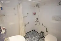 Круизен кораб за продажба