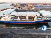 Хладилен кораб за продажба