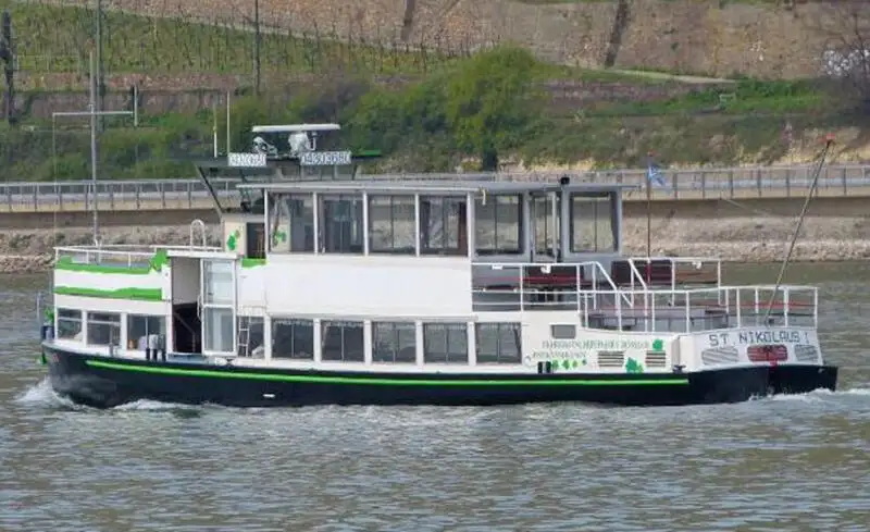 Круизен кораб за продажба