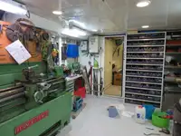 Тралер с мрежа за продажба