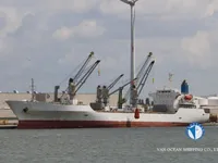 Хладилен кораб за продажба