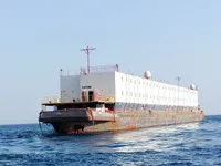 Плаващ хотел за продажба