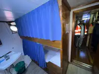 Контейнеровоз за продажба
