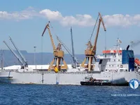 Хладилен кораб за продажба