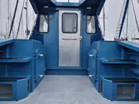 Контейнеровоз за продажба