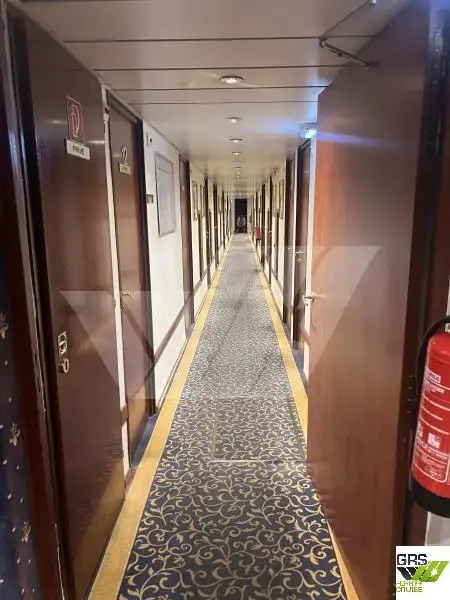 Круизен кораб за продажба
