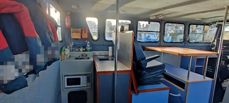 Контейнеровоз за продажба