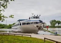 Круизен кораб за продажба