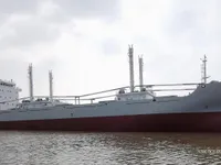 Хладилен кораб за продажба