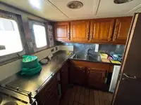 Контейнеровоз за продажба