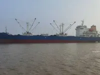 Хладилен кораб за продажба