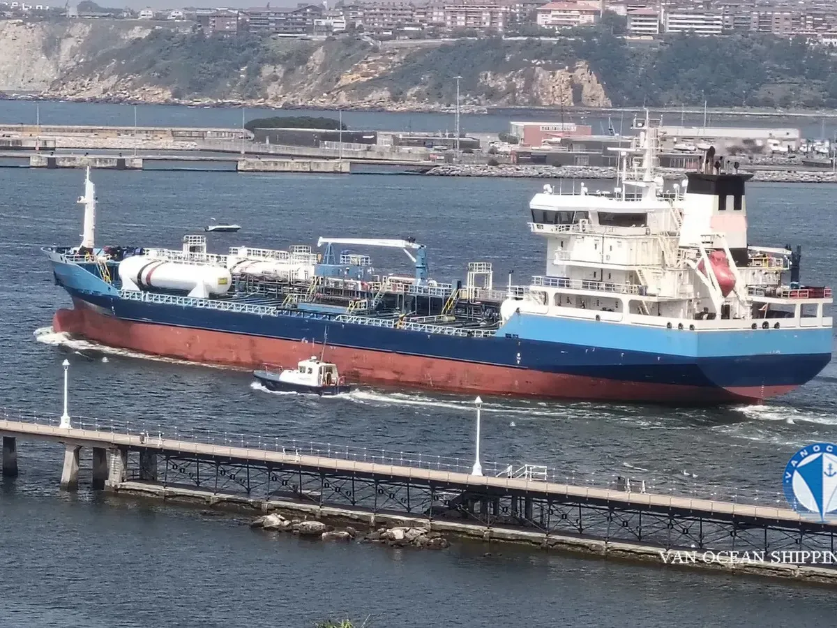 Танкер за нефт/химикали за продажба
