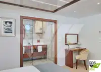Круизен кораб за продажба