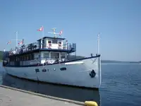 Круизен кораб за продажба