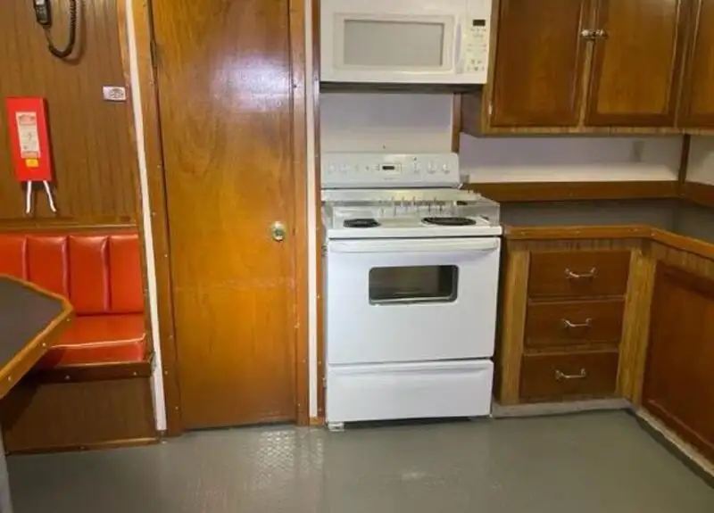 Круизен кораб за продажба