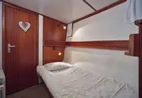 Плавущ хотел за продажба