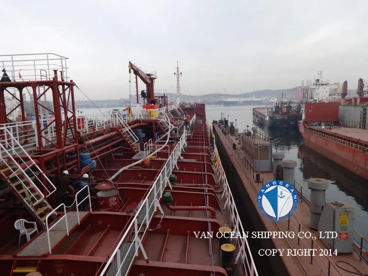 Танкер за нефт/химикали за продажба