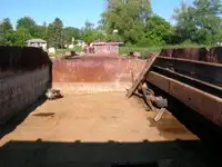 Баржа за продажба