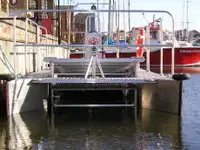 Контейнеровоз за продажба