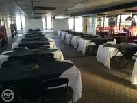 Круизен кораб за продажба