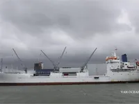 Хладилен кораб за продажба