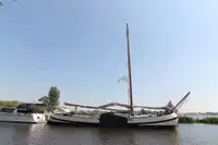 Баржа за продажба