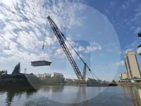Кораб-кран за продажба