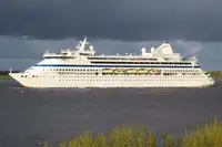 Круизен кораб за продан