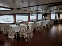 Круизен кораб за продажба