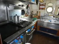 Изследователски кораб за продажба