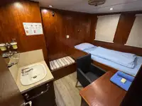 Контейнеровоз за продажба