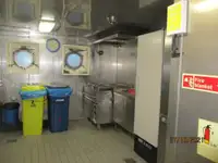 Хладилен кораб за продажба