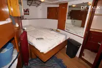 Изследователски кораб за продажба
