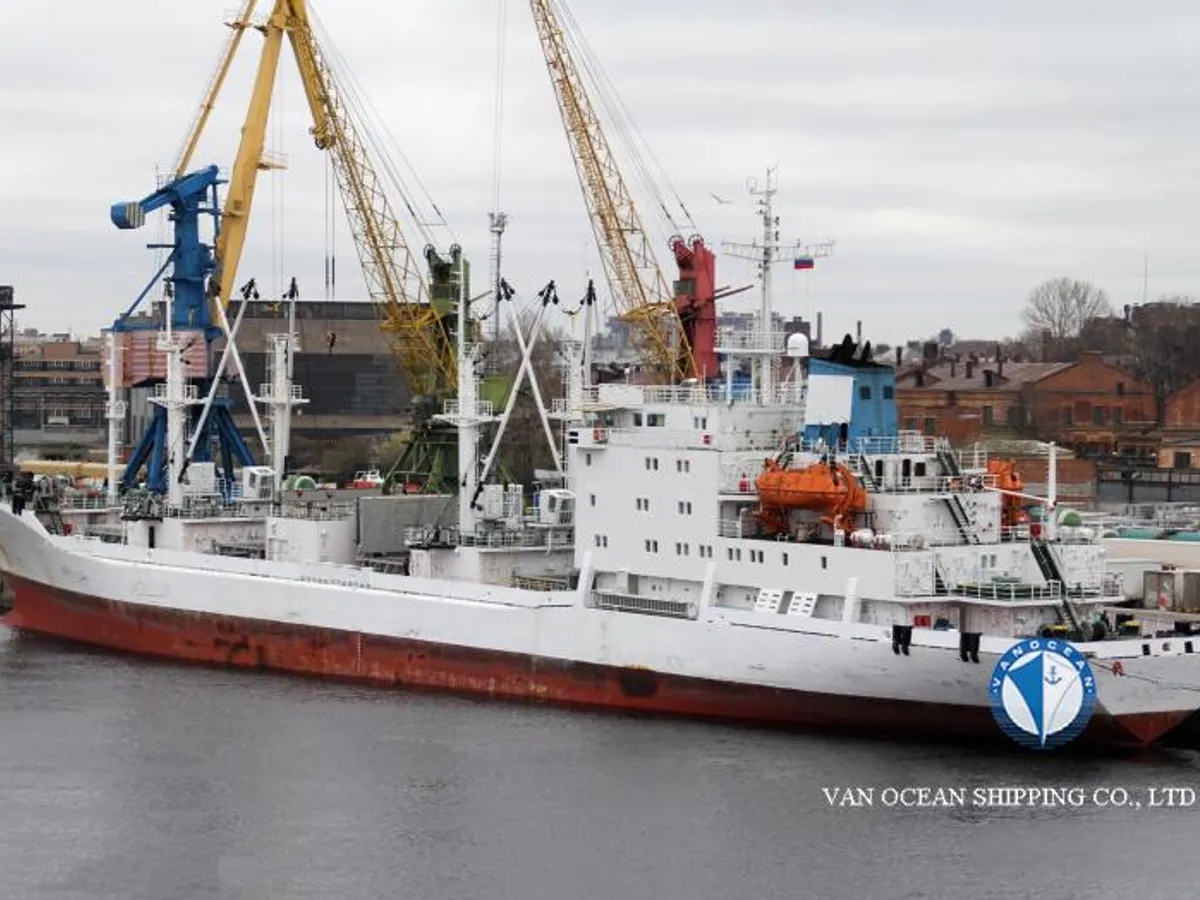Хладилен кораб за продажба