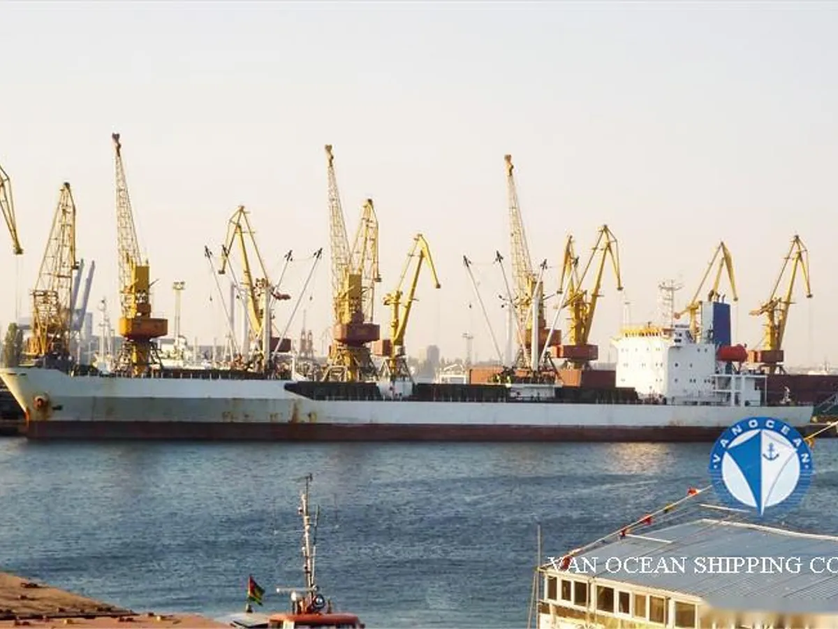 Хладилен кораб за продажба