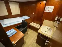 Контейнеровоз за продажба