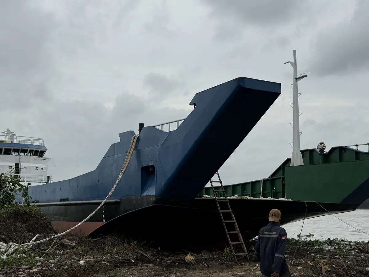 Десантен кораб, танкер за продажба