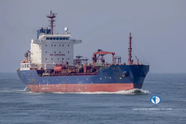 Oil/Chemical tanker for sale